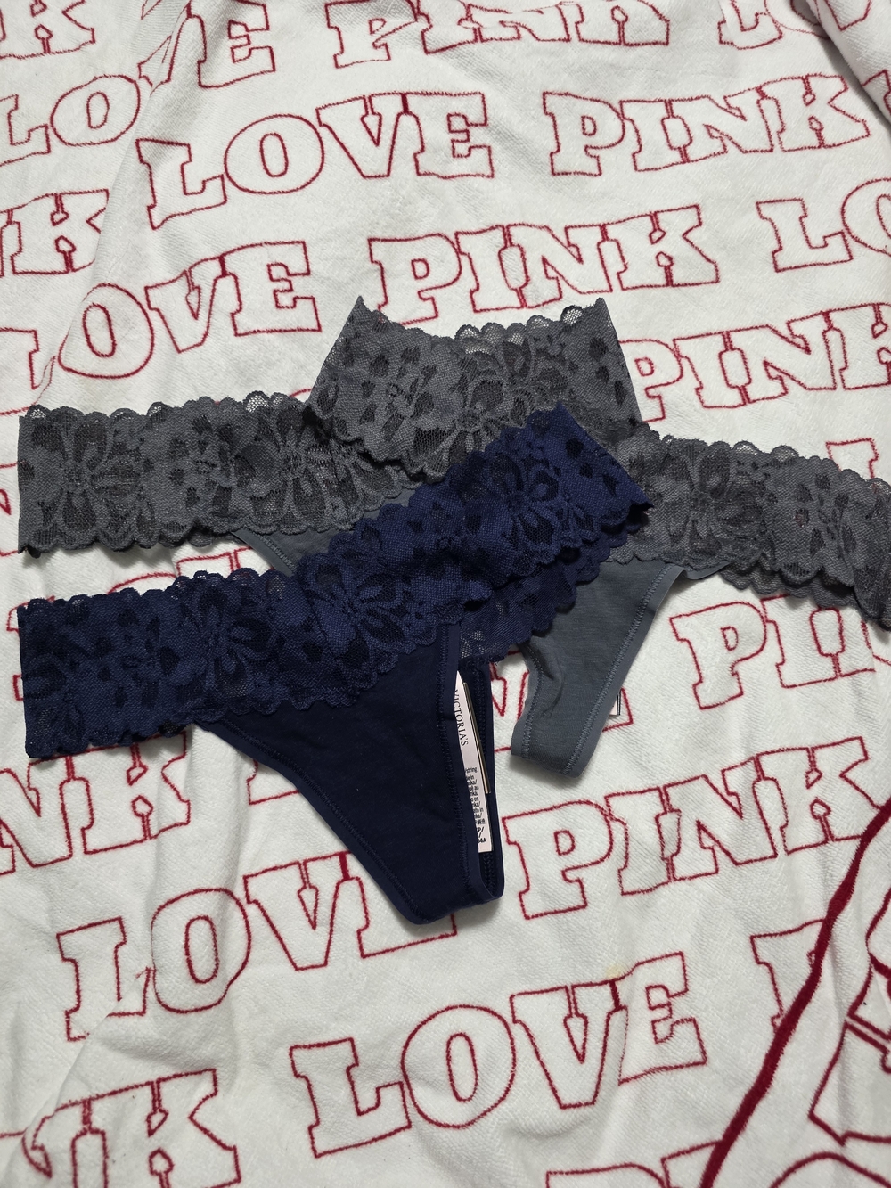 NWT Victoria's Secret seamless Lace Thong Panties 3-Pack